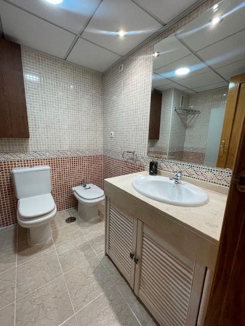 2 bedroom Flat for rent in Alicante / Alacant city with pool garage - € 1,200 (Ref: 9503337)