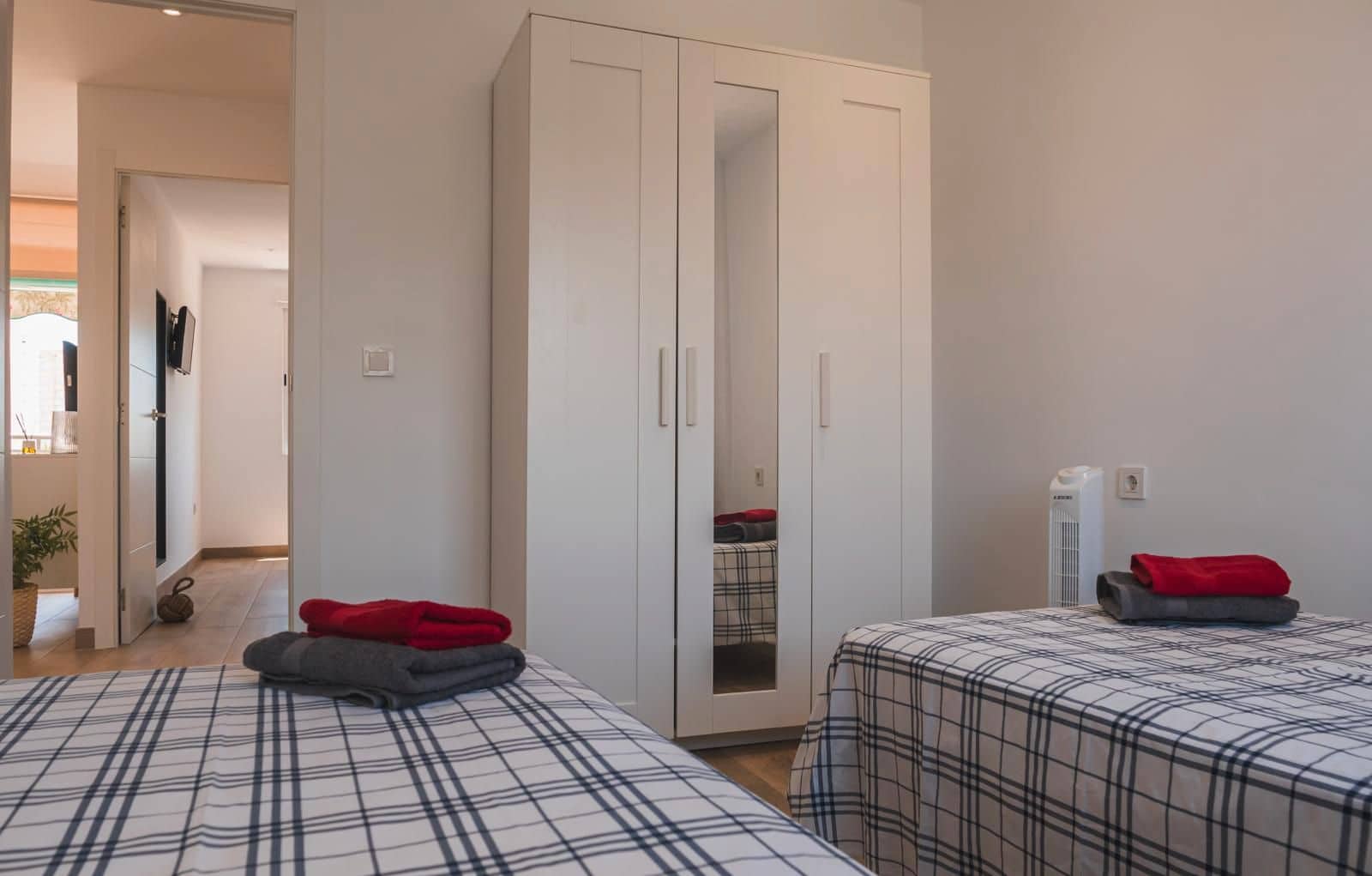 2 bedroom Flat for rent in Alicante / Alacant city with pool garage - € 1,300 (Ref: 9503338)