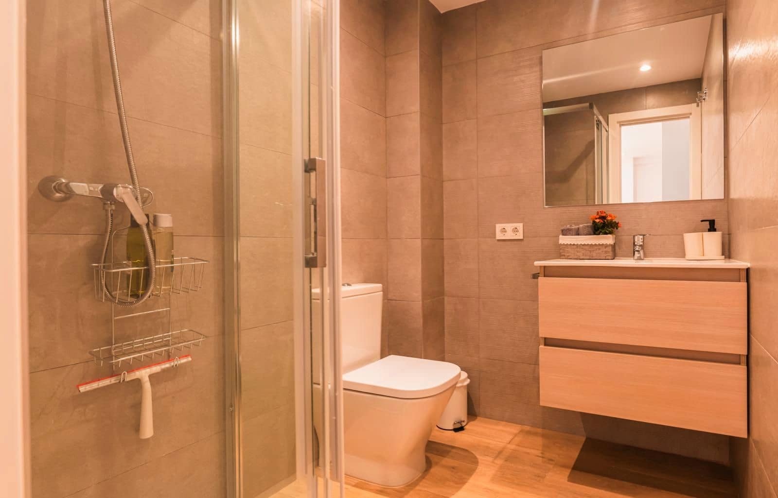 2 bedroom Flat for rent in Alicante / Alacant city with pool garage - € 1,300 (Ref: 9503338)