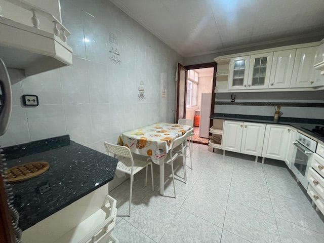 4 soveværelse Lejlighed til salg i Alicante by - € 200.000 (Ref: 9503339)