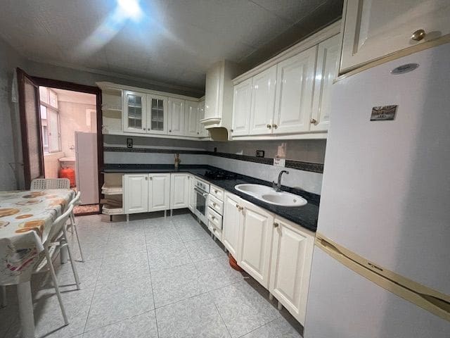 4 soveværelse Lejlighed til salg i Alicante by - € 200.000 (Ref: 9503339)