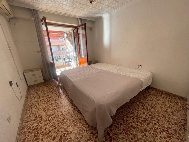 4 soveværelse Lejlighed til salg i Alicante by - € 200.000 (Ref: 9503339)