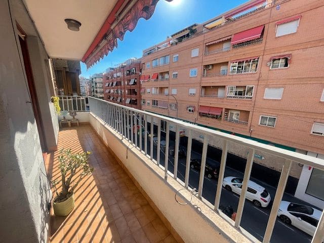 4 soveværelse Lejlighed til salg i Los Ángeles, Alicante by - € 200.000 (Ref: 9503339)