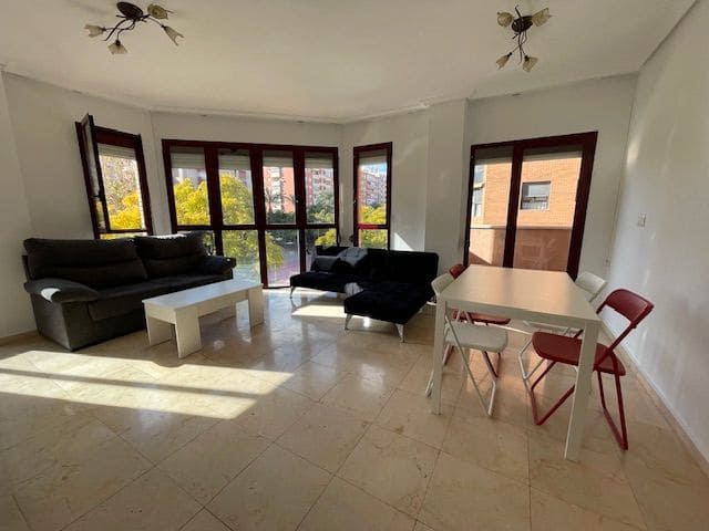 3 bedroom Flat for rent in Alicante / Alacant city with pool garage - € 1,300 (Ref: 9503341)