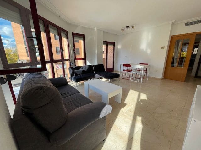 3 bedroom Flat for rent in Alicante / Alacant city with pool garage - € 1,300 (Ref: 9503341)