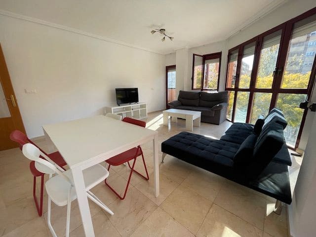 3 bedroom Flat for rent in Alicante / Alacant city with pool garage - € 1,300 (Ref: 9503341)