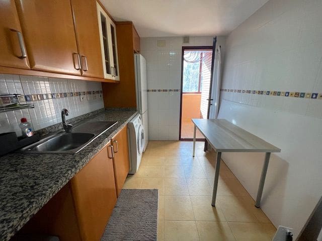 3 bedroom Flat for rent in Alicante / Alacant city with pool garage - € 1,300 (Ref: 9503341)