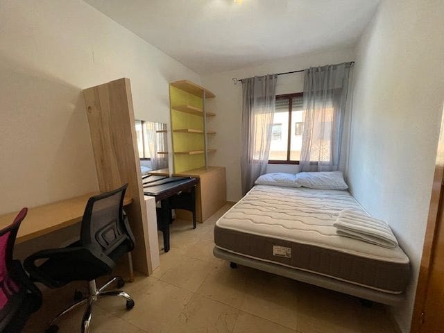 3 bedroom Flat for rent in Alicante / Alacant city with pool garage - € 1,300 (Ref: 9503341)