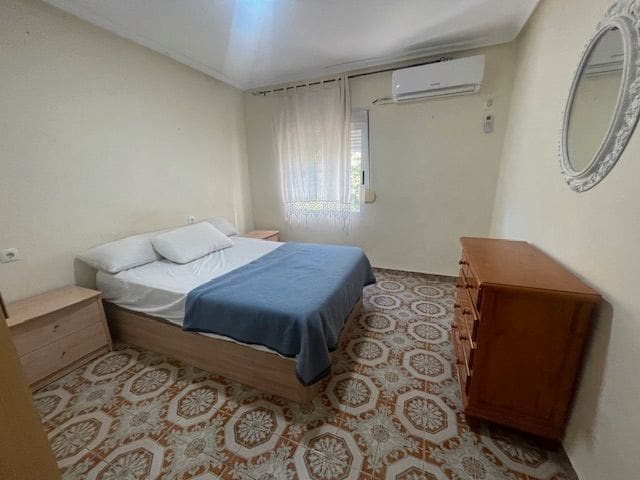 3 bedroom Flat for sale in Alicante / Alacant city - € 110,000 (Ref: 9503342)