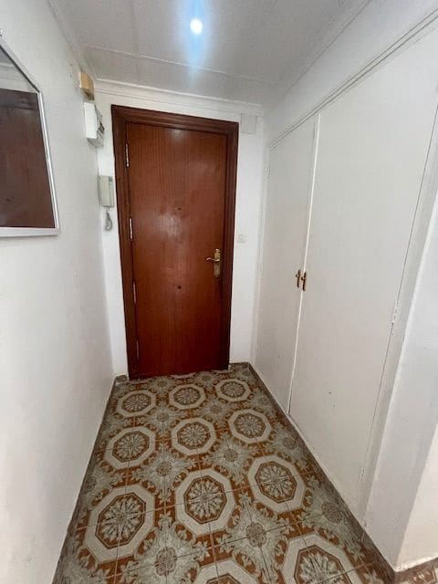 3 bedroom Flat for sale in Alicante / Alacant city - € 110,000 (Ref: 9503342)