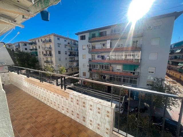 3 bedroom Flat for sale in Alicante / Alacant city - € 110,000 (Ref: 9503342)