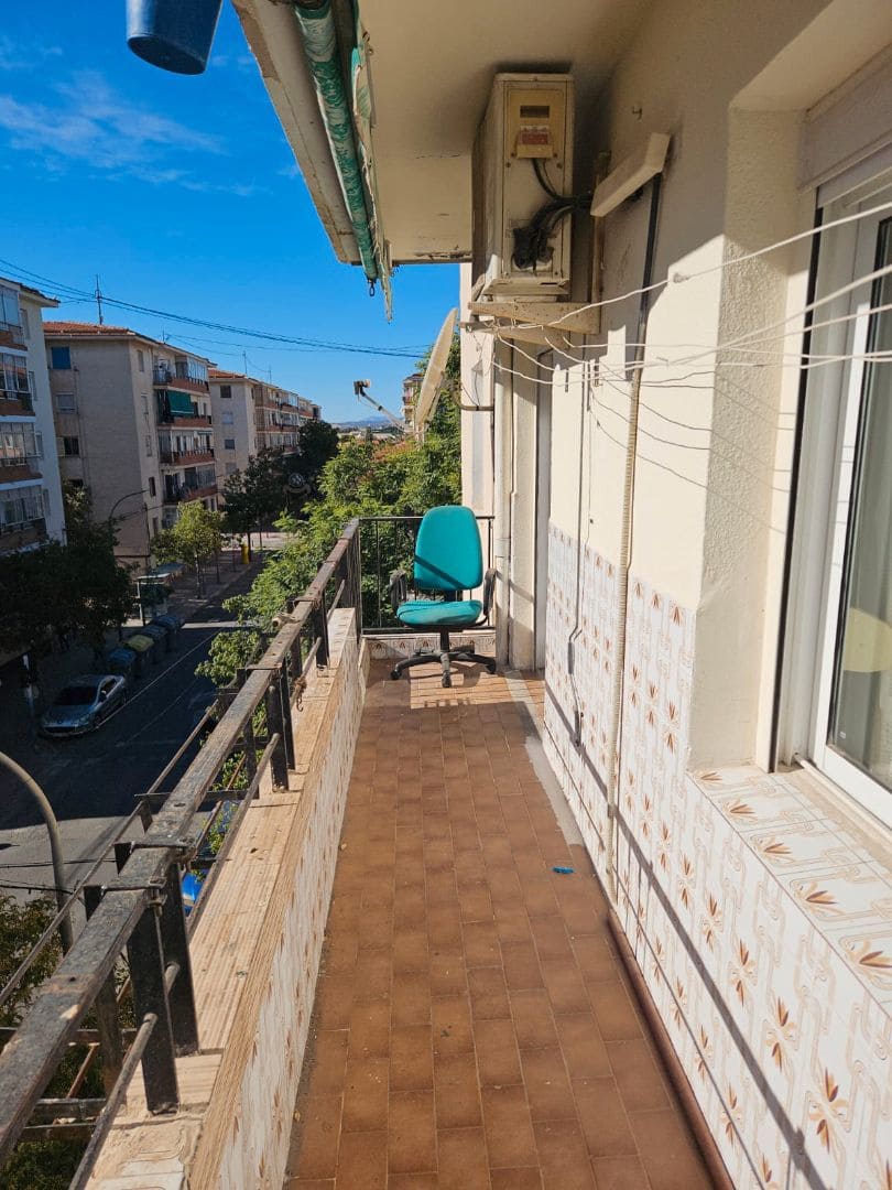 3 bedroom Flat for sale in Alicante / Alacant city - € 110,000 (Ref: 9503342)