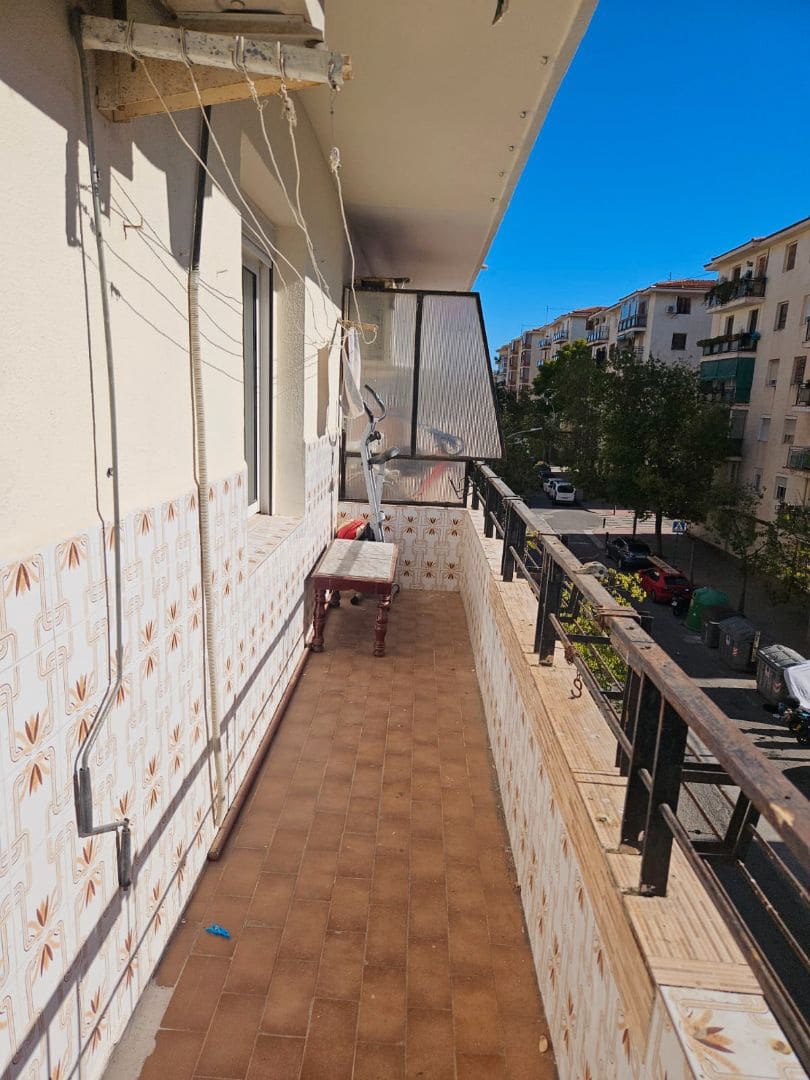 3 bedroom Flat for sale in Alicante / Alacant city - € 110,000 (Ref: 9503342)