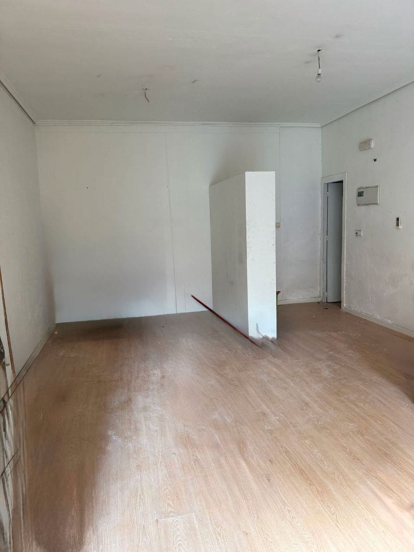 Commercial for sale in Alicante / Alacant city - € 90,000 (Ref: 9503344)