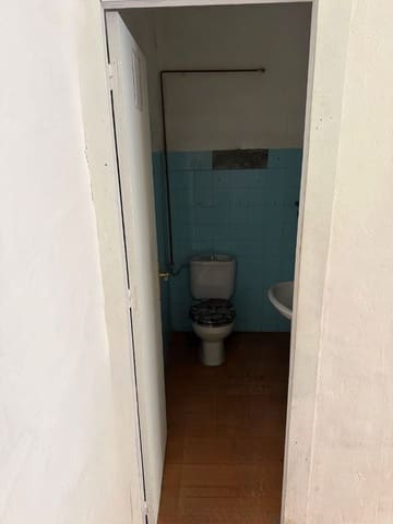 Kommersiell til salgs i Carolinas Bajas, Alicante by - € 90 000 (Ref: 9503344)