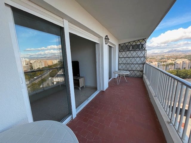 Piso de 2 habitaciones en Playa de San Juan, Alicante / Alacant ciudad en alquiler con piscina garaje - 900 € (Ref: 9503345)