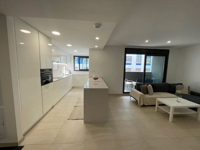 3 bedroom Flat for rent in Alicante / Alacant city with pool garage - € 1,500 (Ref: 9503347)