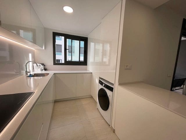 3 bedroom Flat for rent in Alicante / Alacant city with pool garage - € 1,500 (Ref: 9503347)