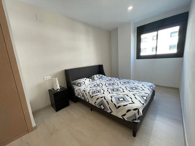 3 bedroom Flat for rent in Alicante / Alacant city with pool garage - € 1,500 (Ref: 9503347)