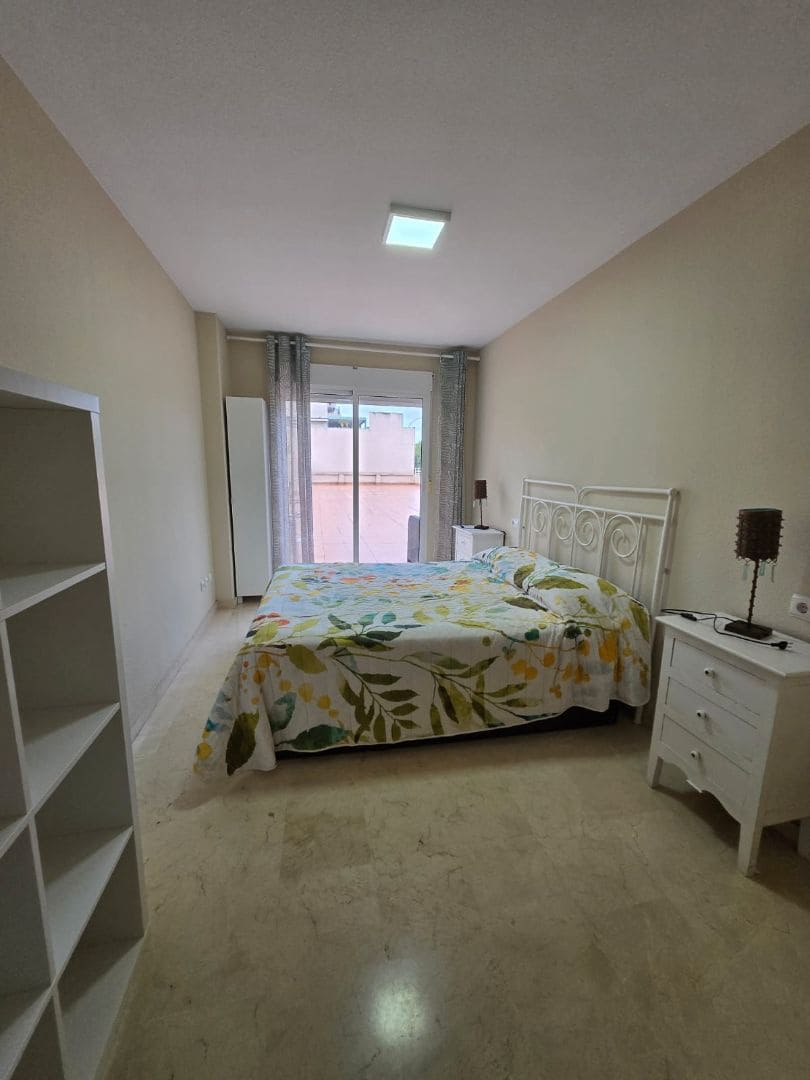 4 bedroom Flat for rent in Alicante / Alacant city with pool garage - € 1,550 (Ref: 9503350)