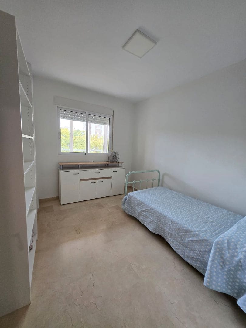 4 bedroom Flat for rent in Alicante / Alacant city with pool garage - € 1,550 (Ref: 9503350)