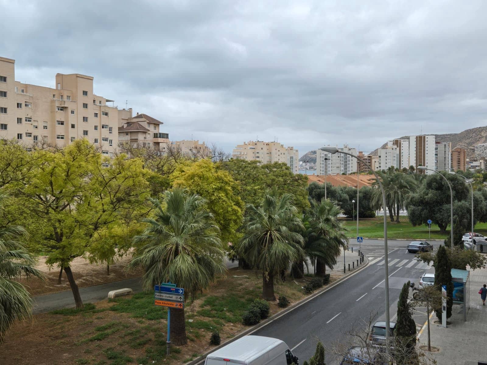 4 bedroom Flat for rent in Alicante / Alacant city with pool garage - € 1,550 (Ref: 9503350)