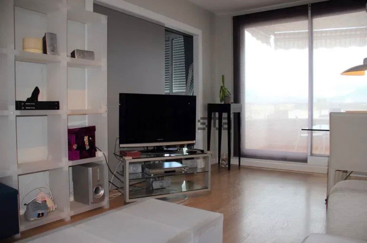 2 sovrum Lägenhet att hyra i Alicante stad med pool garage - 1 200 € (Ref: 9503351)