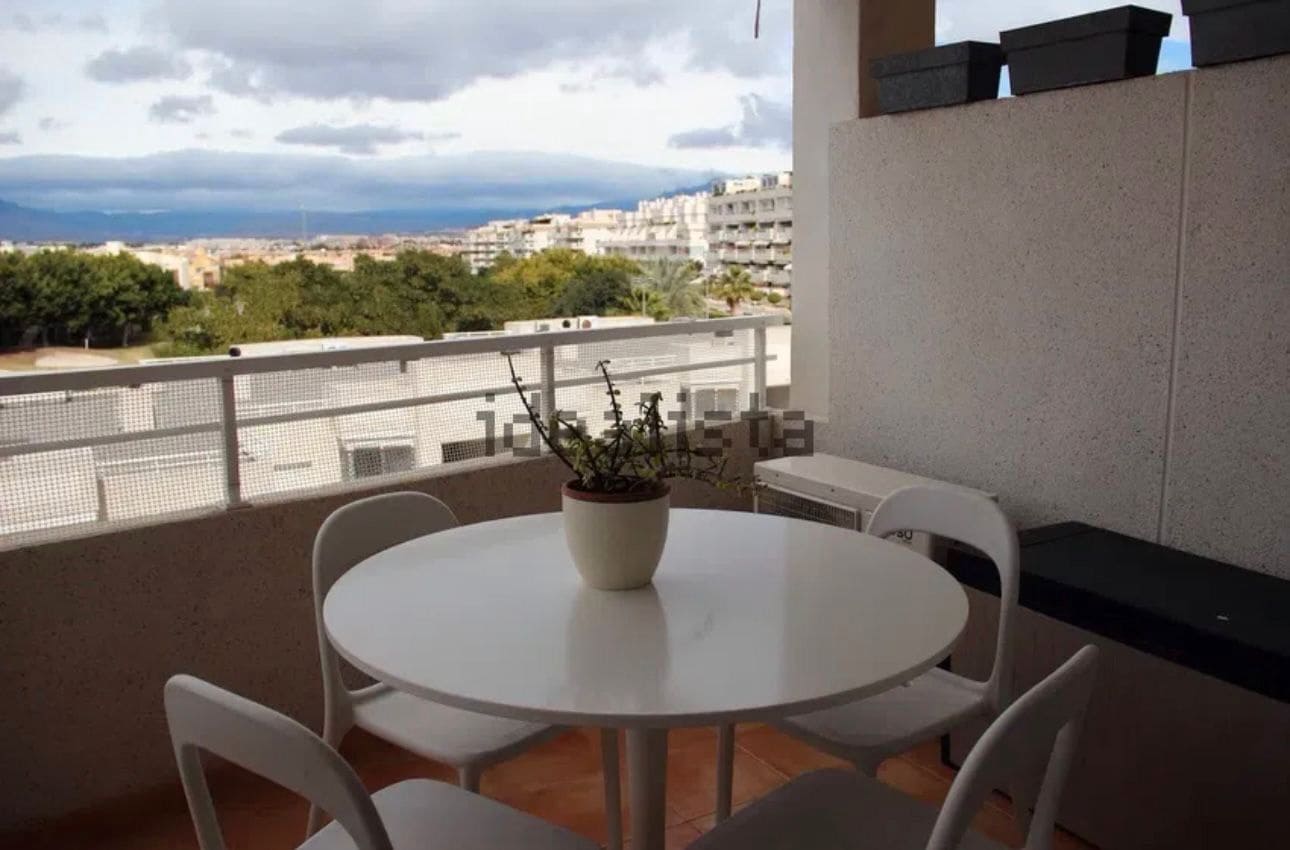 2 sovrum Lägenhet att hyra i Alicante stad med pool garage - 1 200 € (Ref: 9503351)