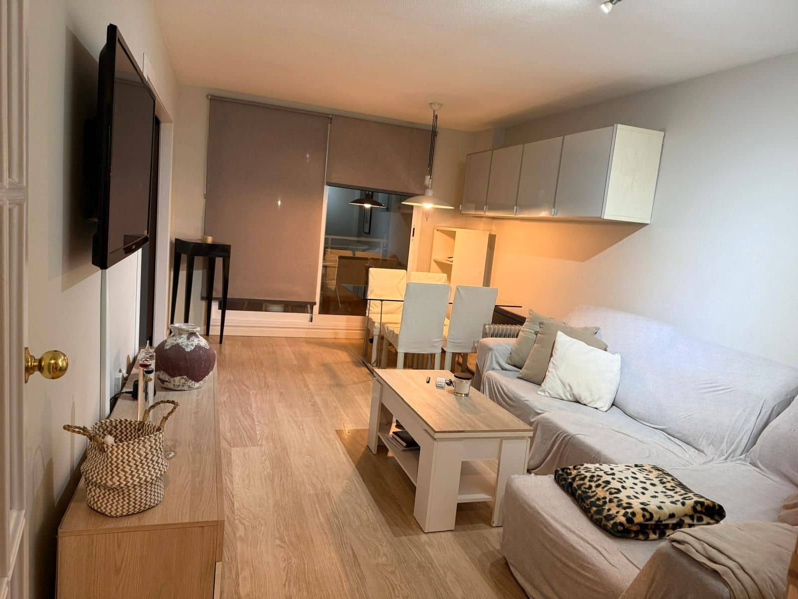 2 sovrum Lägenhet att hyra i Alicante stad med pool garage - 1 200 € (Ref: 9503351)