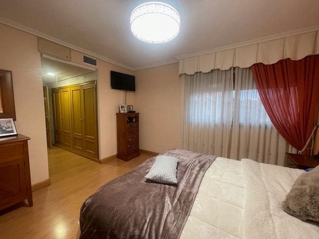 4 bedroom Townhouse for sale in San Vicente / Sant Vicent del Raspeig with garage - € 309,000 (Ref: 9503354)