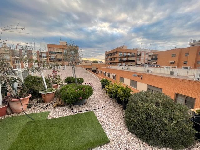 4 bedroom Townhouse for sale in San Vicente / Sant Vicent del Raspeig with garage - € 309,000 (Ref: 9503354)