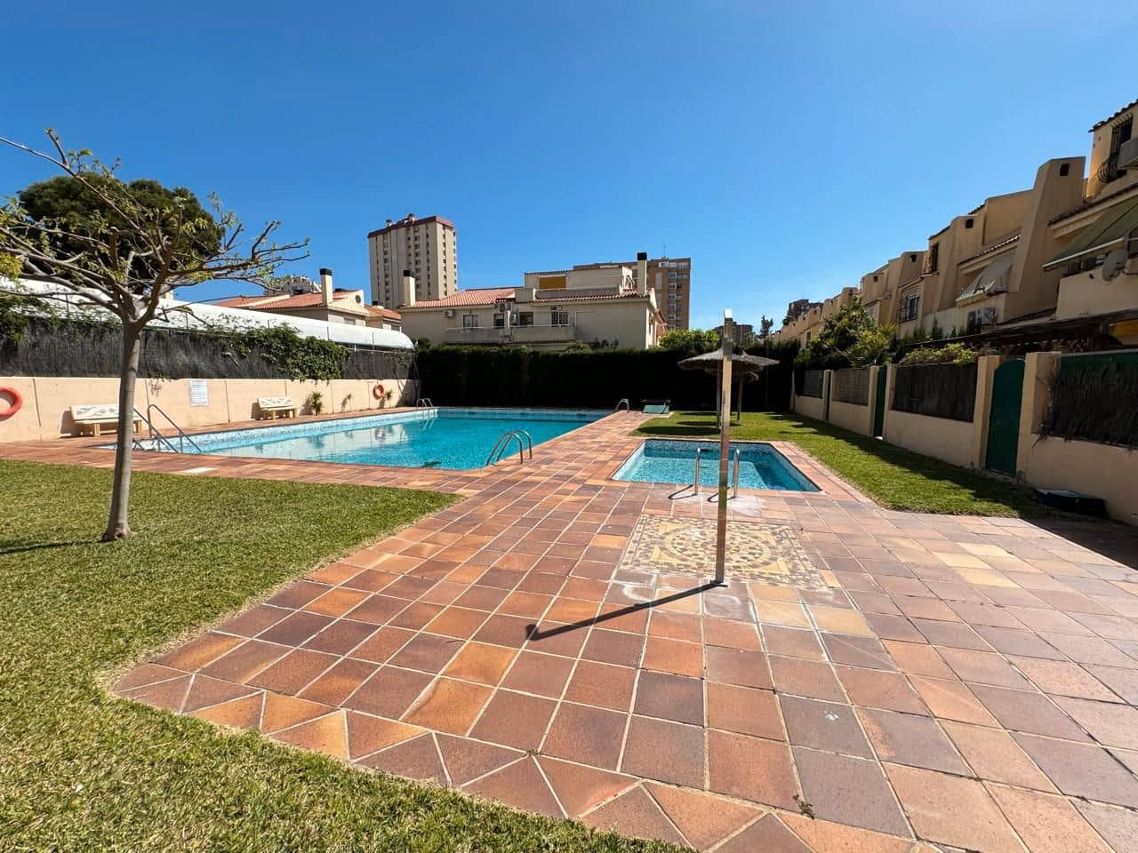 4 bedroom Townhouse for sale in Alicante / Alacant city with pool garage - € 650,000 (Ref: 9503355)
