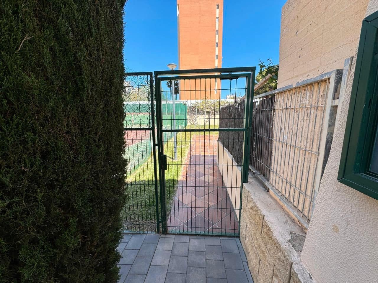 4 bedroom Townhouse for sale in Alicante / Alacant city with pool garage - € 650,000 (Ref: 9503355)
