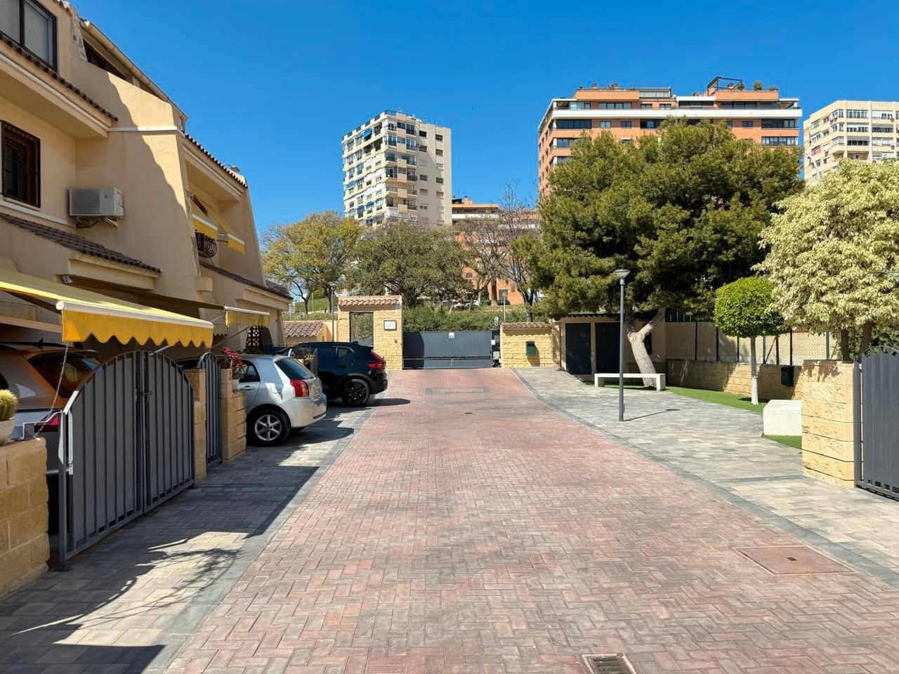 4 bedroom Townhouse for sale in Alicante / Alacant city with pool garage - € 650,000 (Ref: 9503355)