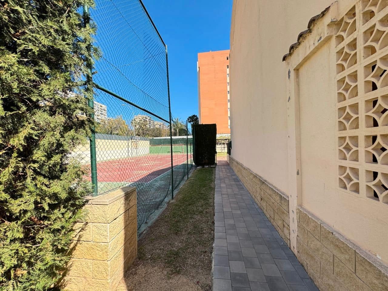 4 bedroom Townhouse for sale in Alicante / Alacant city with pool garage - € 650,000 (Ref: 9503355)