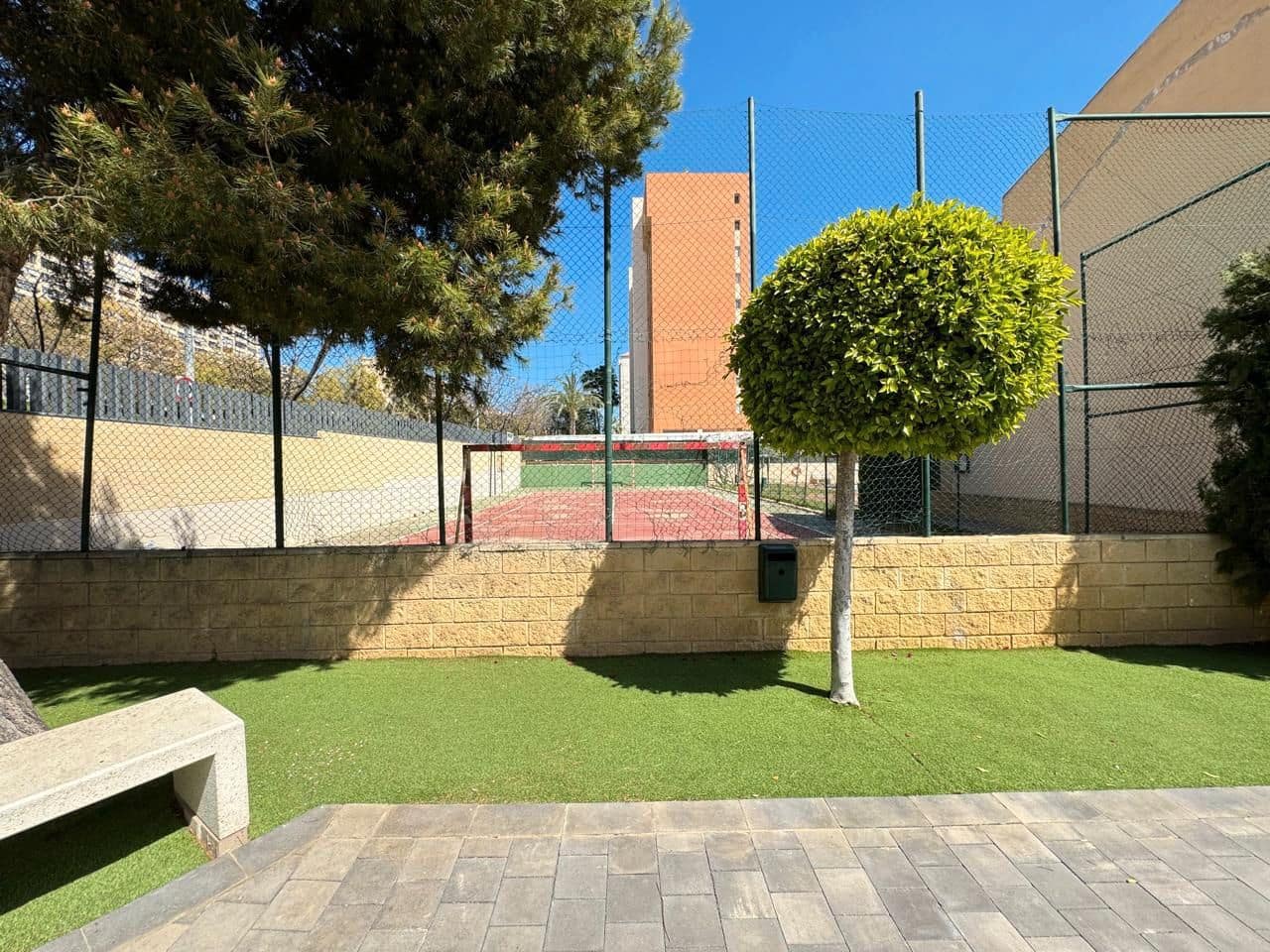 4 bedroom Townhouse for sale in Alicante / Alacant city with pool garage - € 650,000 (Ref: 9503355)