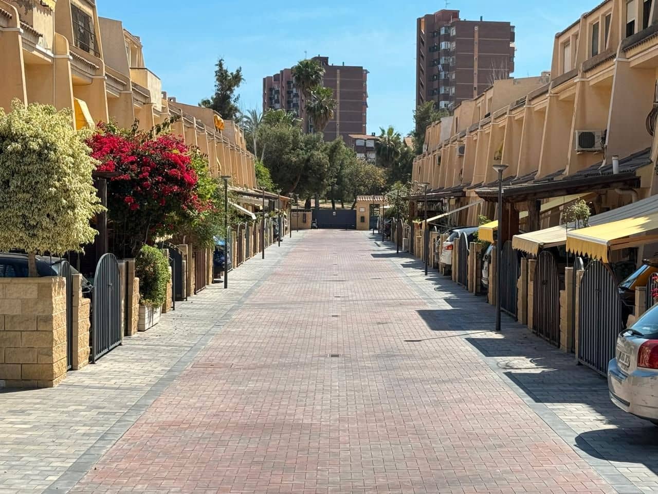 4 bedroom Townhouse for sale in Alicante / Alacant city with pool garage - € 650,000 (Ref: 9503355)