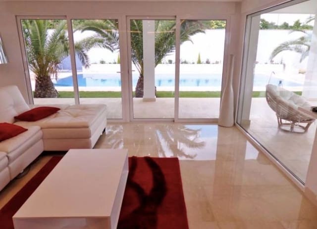 5 slaapkamer Villa te koop in Santa Faz, Alicante stad met zwembad garage - € 1.650.000 (Ref: 9503359)