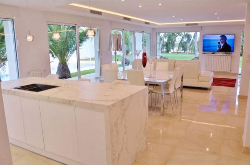 5 bedroom Villa for sale in Alicante / Alacant city with pool garage - € 1,650,000 (Ref: 9503359)