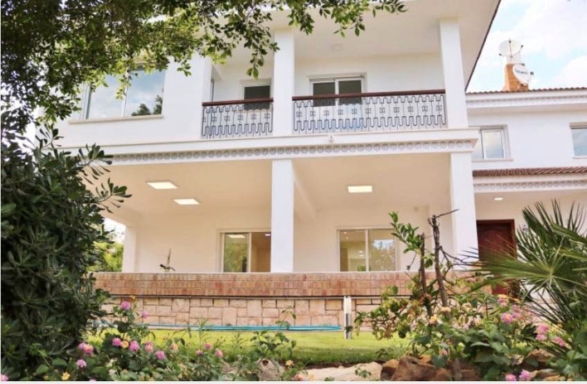 5 bedroom Villa for sale in Alicante / Alacant city with pool garage - € 1,650,000 (Ref: 9503359)