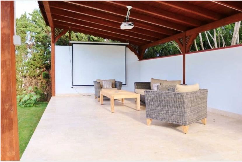 5 bedroom Villa for sale in Alicante / Alacant city with pool garage - € 1,650,000 (Ref: 9503359)