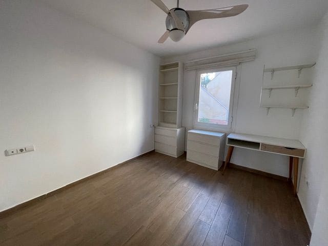 Appartement de 1 chambre à louer à Alicante ville avec piscine garage - 1 200 € (Ref: 9511332)