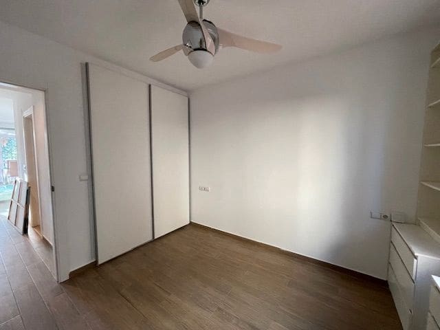 Appartement de 1 chambre à louer à Alicante ville avec piscine garage - 1 200 € (Ref: 9511332)