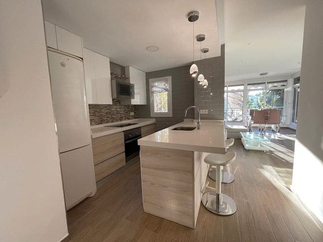 Appartement de 1 chambre à louer à Alicante ville avec piscine garage - 1 200 € (Ref: 9511332)