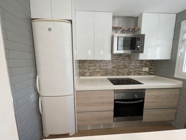 Appartement de 1 chambre à louer à Alicante ville avec piscine garage - 1 200 € (Ref: 9511332)