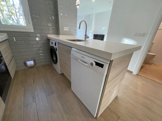 Appartement de 1 chambre à louer à Alicante ville avec piscine garage - 1 200 € (Ref: 9511332)