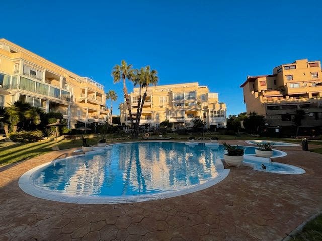 Appartement de 1 chambre à louer à Alicante ville avec piscine garage - 1 200 € (Ref: 9511332)