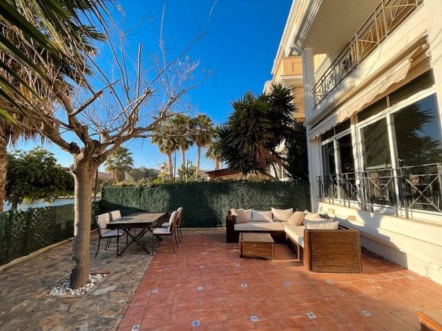 Appartement de 1 chambre à louer à Alicante ville avec piscine garage - 1 200 € (Ref: 9511332)