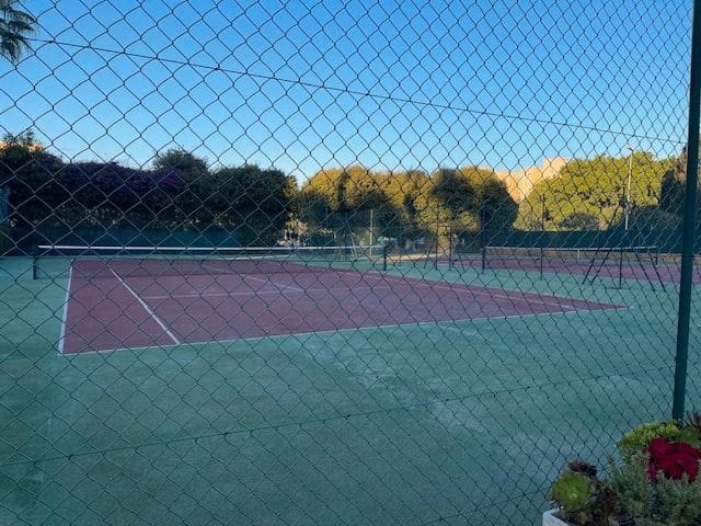 Appartement de 1 chambre à louer à Alicante ville avec piscine garage - 1 200 € (Ref: 9511332)