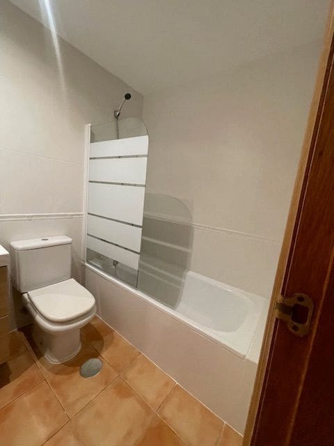 Appartement de 2 chambres à louer à Alicante ville avec piscine garage - 1 300 € (Ref: 9511333)